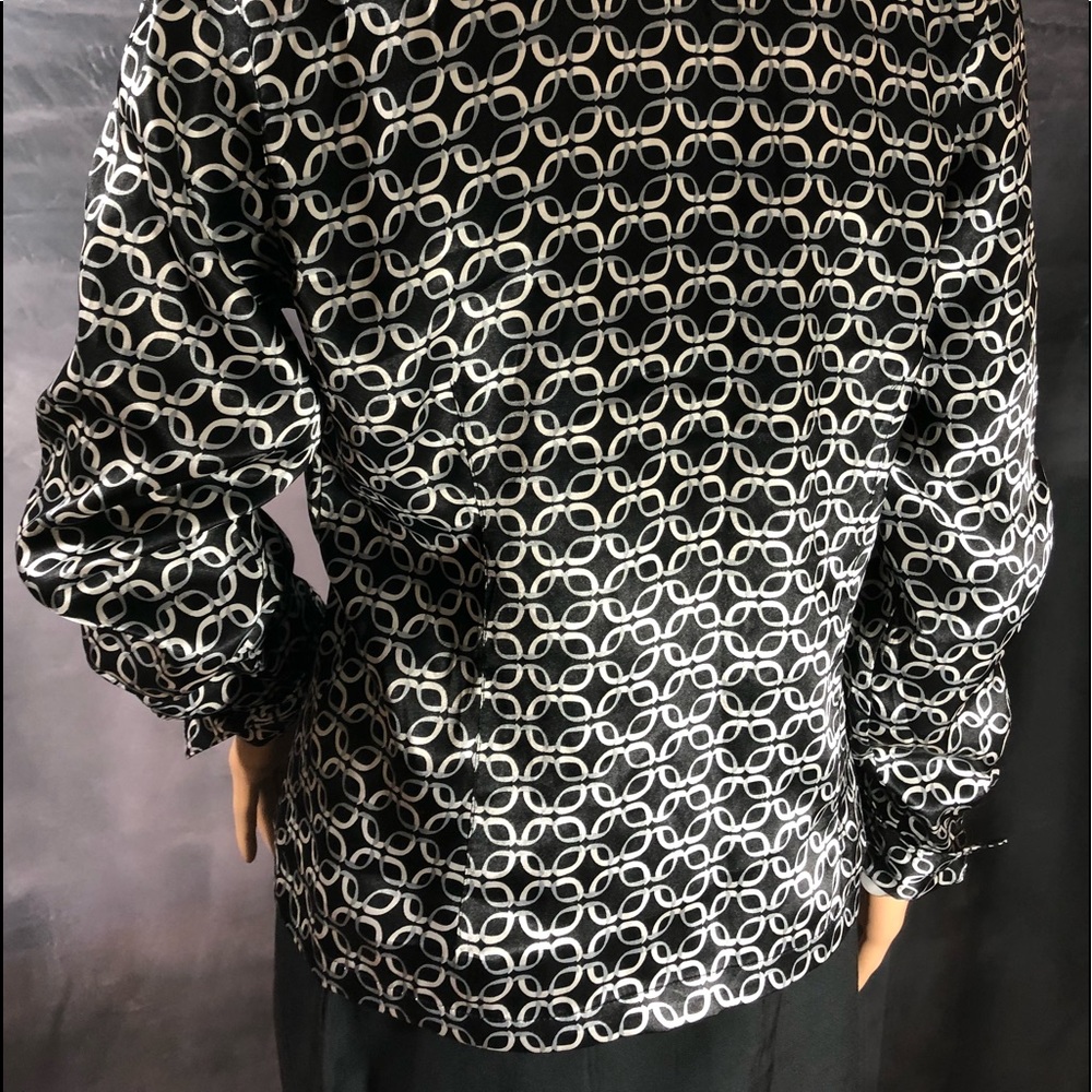 Woman’s button down blouse - Picture 5 of 5